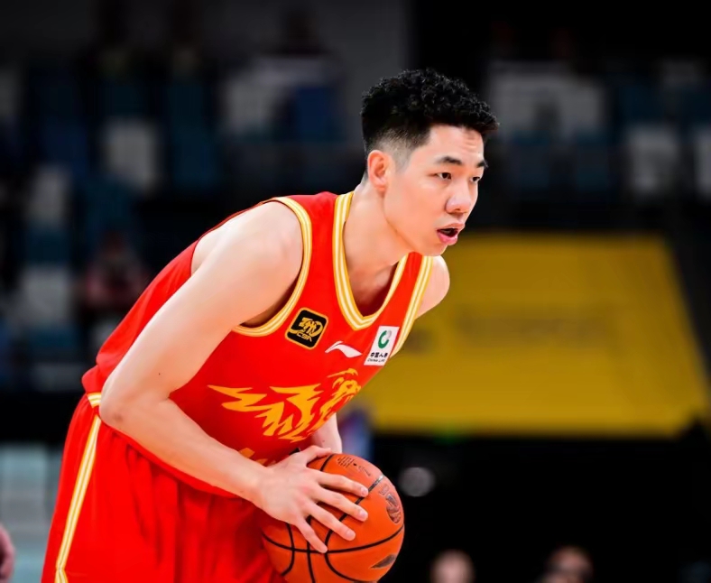 广厦男篮发布备战花絮；集结日更衣室发声；葡超任务艰巨；年轻球员得到机会的简单介绍